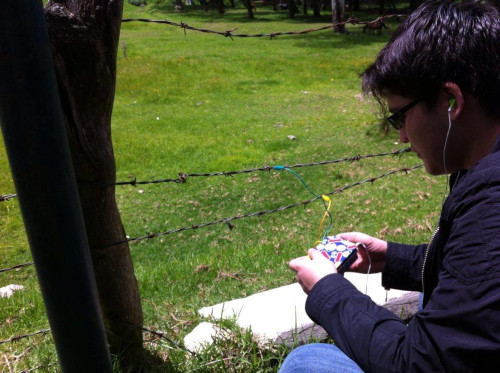 Chico con audífonos